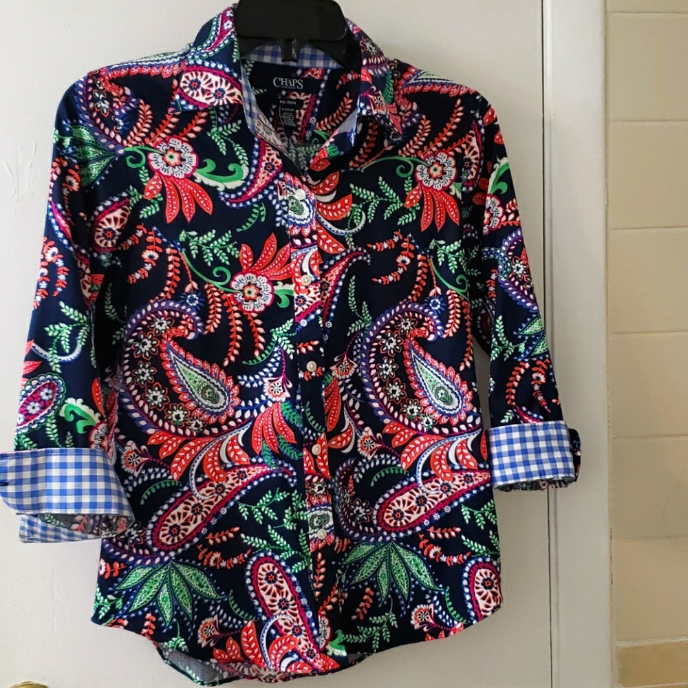 Chaps buttons down shirt